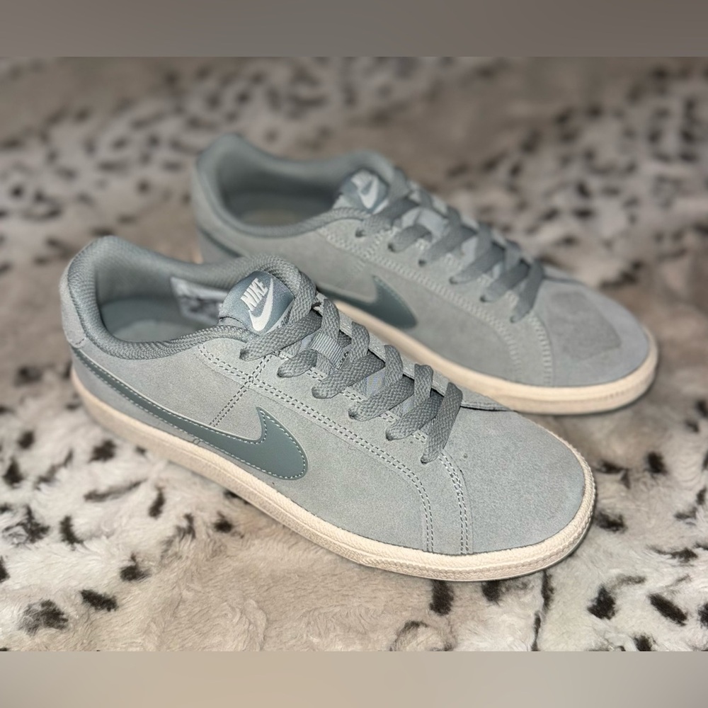 Nike Women’s Court Royale Suede Shoes - Picture 8 of 11
